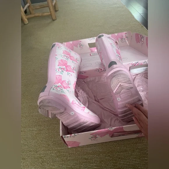 Love shack fancy collab x Hunter rainboots - sz 5 big kids - Picture 7 of 15